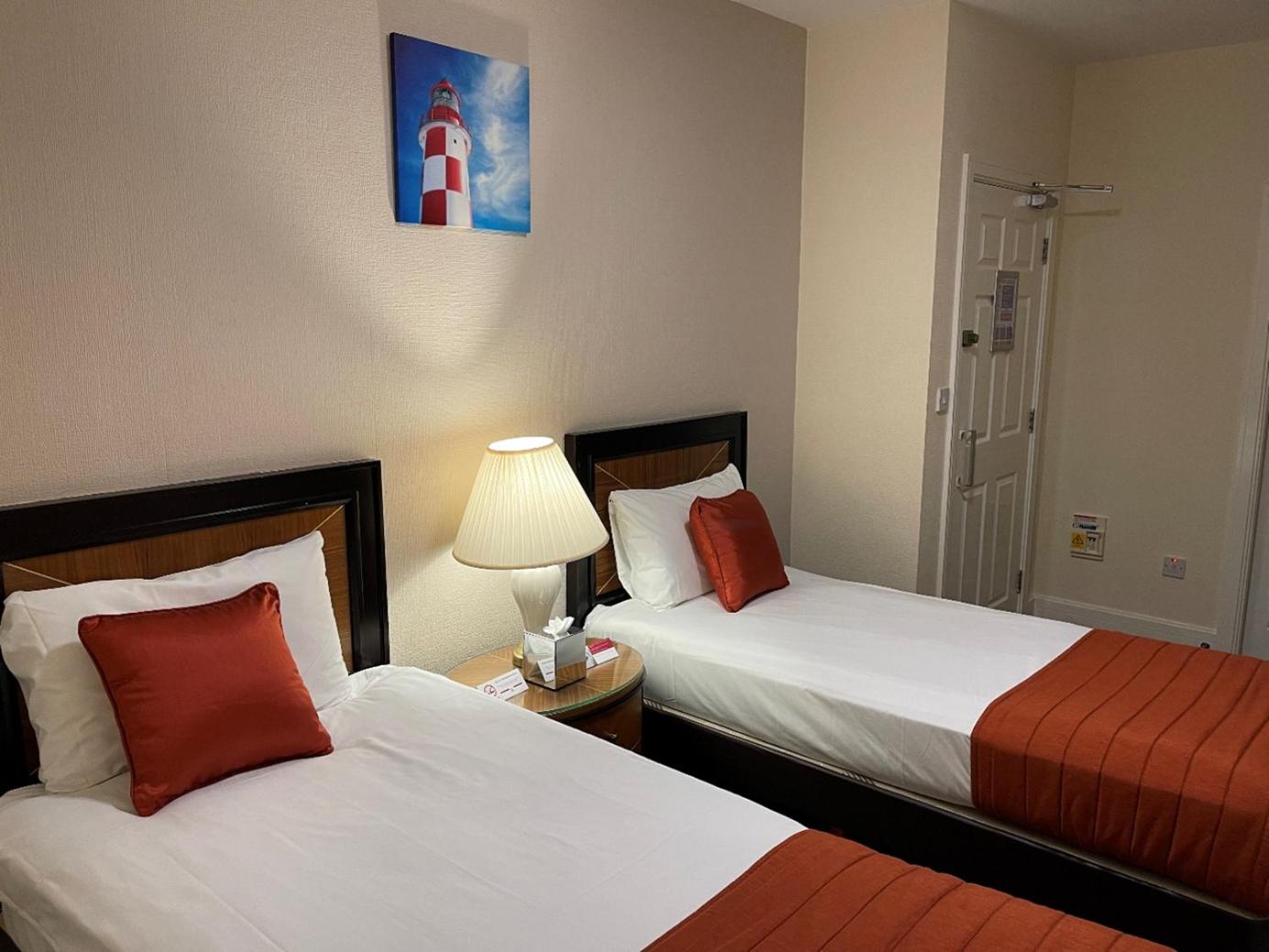 STANDARD, TWIN BEDS, NO WINDOW
