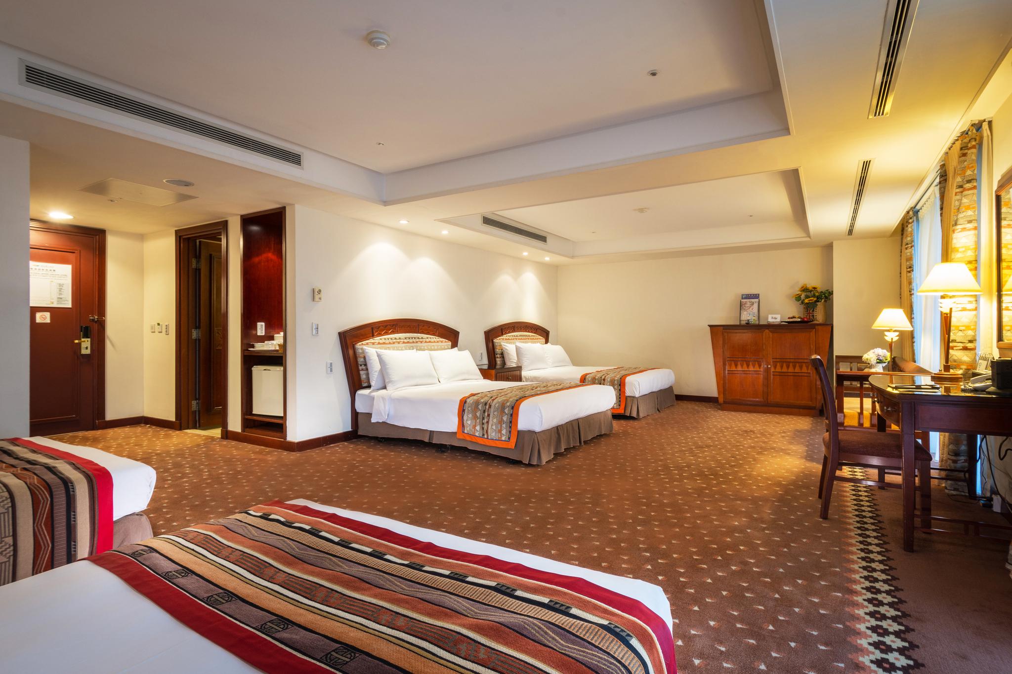 Deluxe, Family, 2 Double and Twin Beds