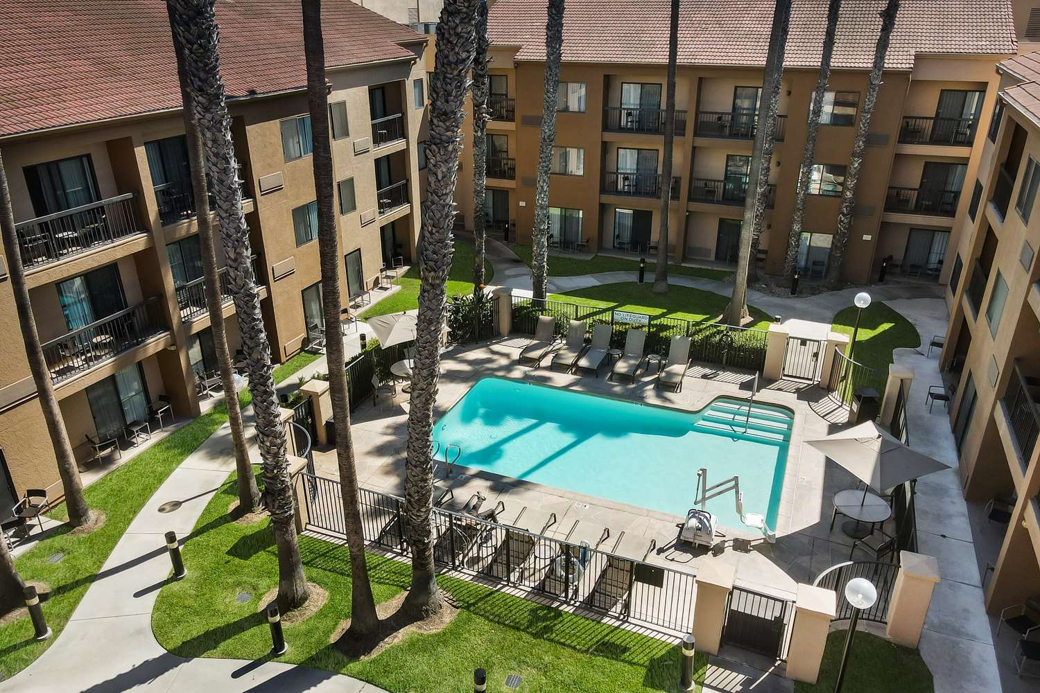 Sonesta Select Huntington Beach Fountain Valley 35/38