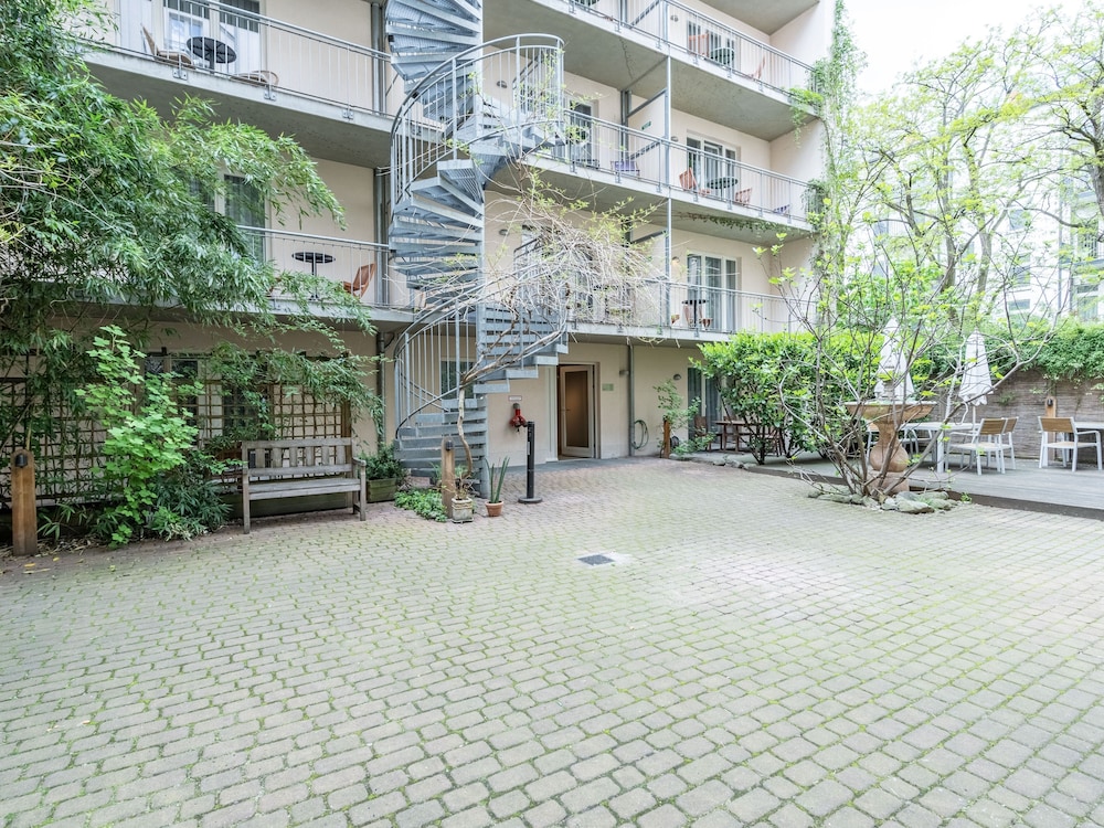 Schoenhouse Apartments 40/50