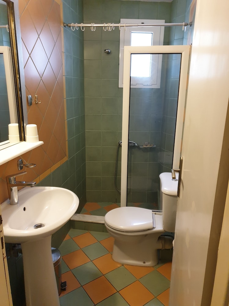 SAN NECTARIOS HOTEL 44/50