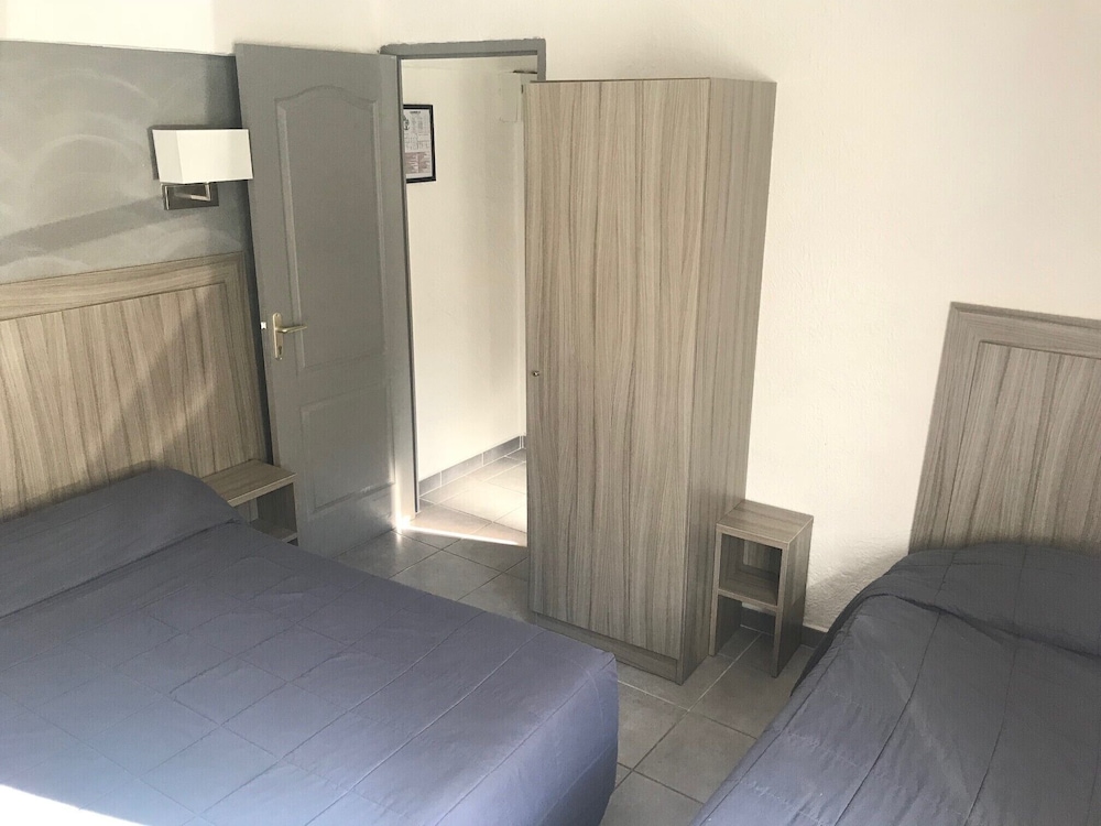Hotel Les Palmiers En Camargue 12/50