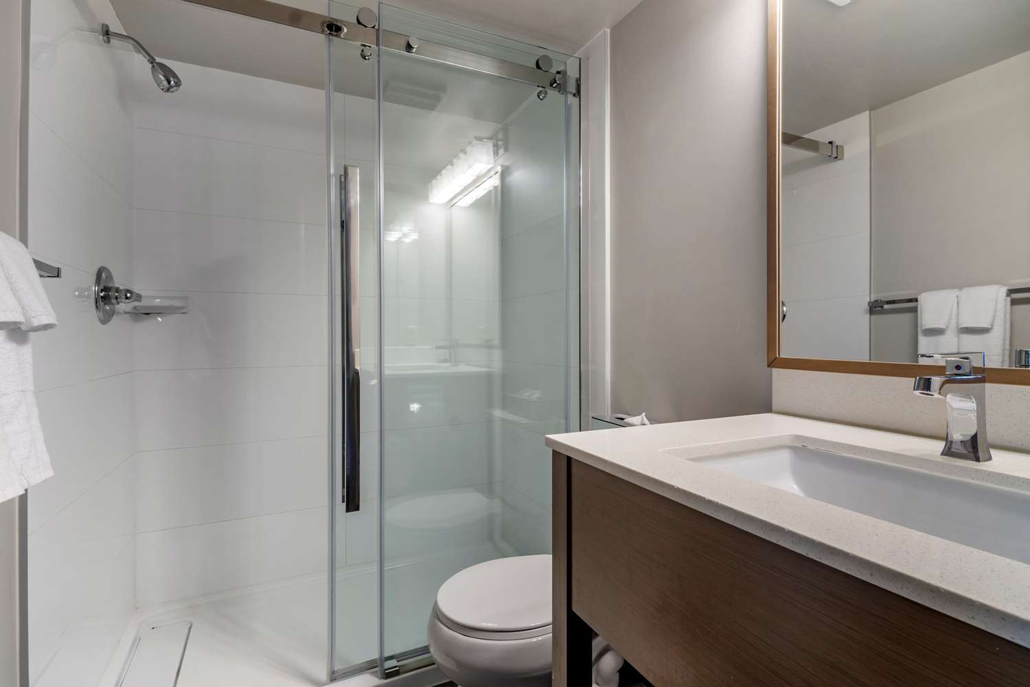 Best Western Plus Vancouver Airport Hotel 48/50