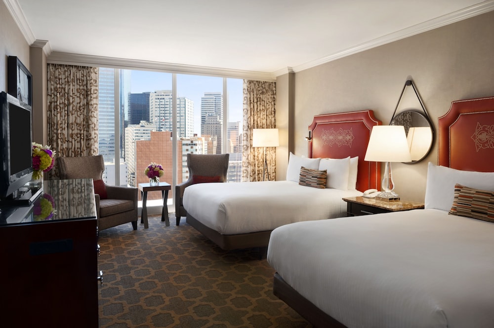 DELUXE, 2 DOUBLE BEDS, CITY VIEW