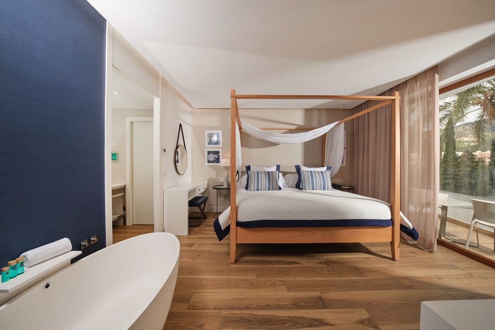 Vip, Suite, King Bed, Sea View, Sofa, Living Area, Balcony، Hotel Son Caliu Spa Oasis Superior 3/6