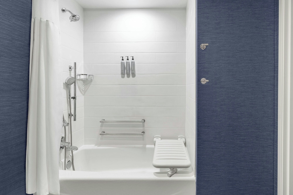 Residence Inn By Marriott Detroit Dearborn 33/33