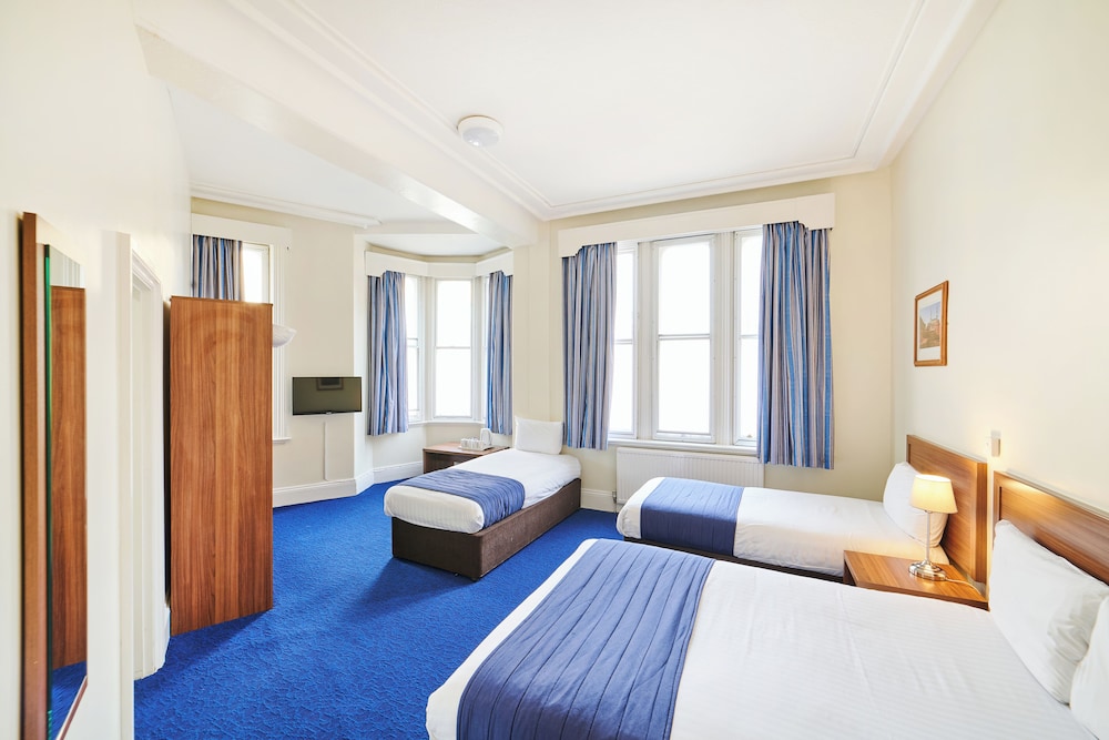 ROOM, QUADRUPLE