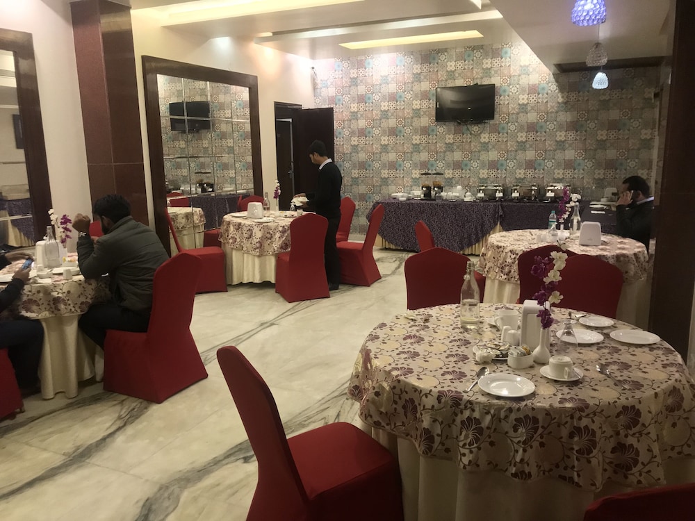 Leela Grande Hotel 32/50