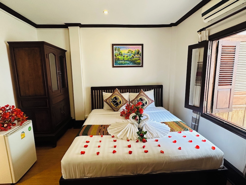 SUPERIOR, SINGLE, KING BED