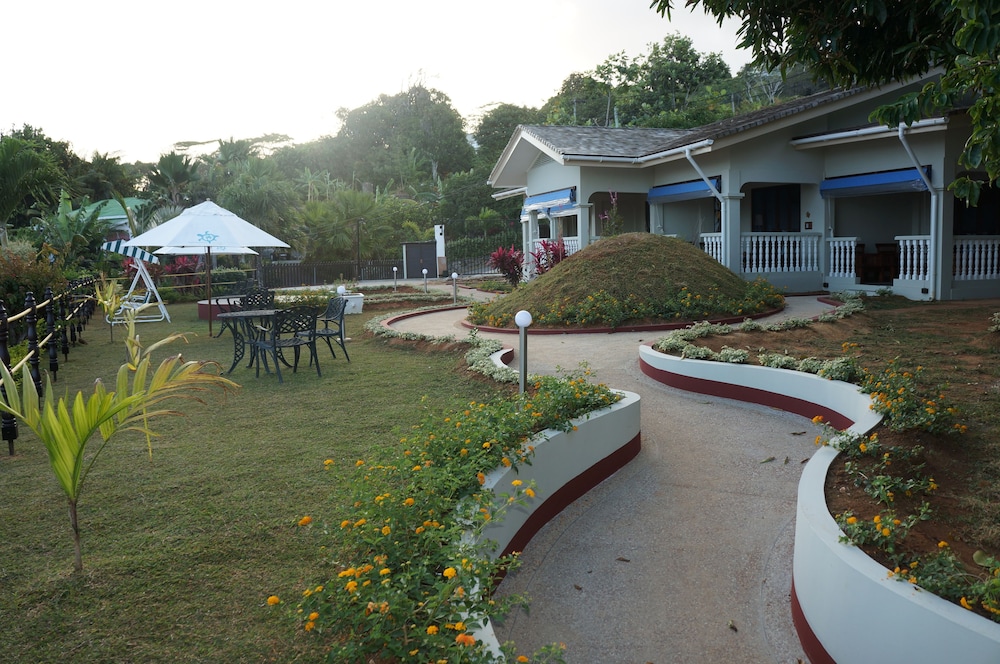 Le Relax Hotel and Restaurant 41/47
