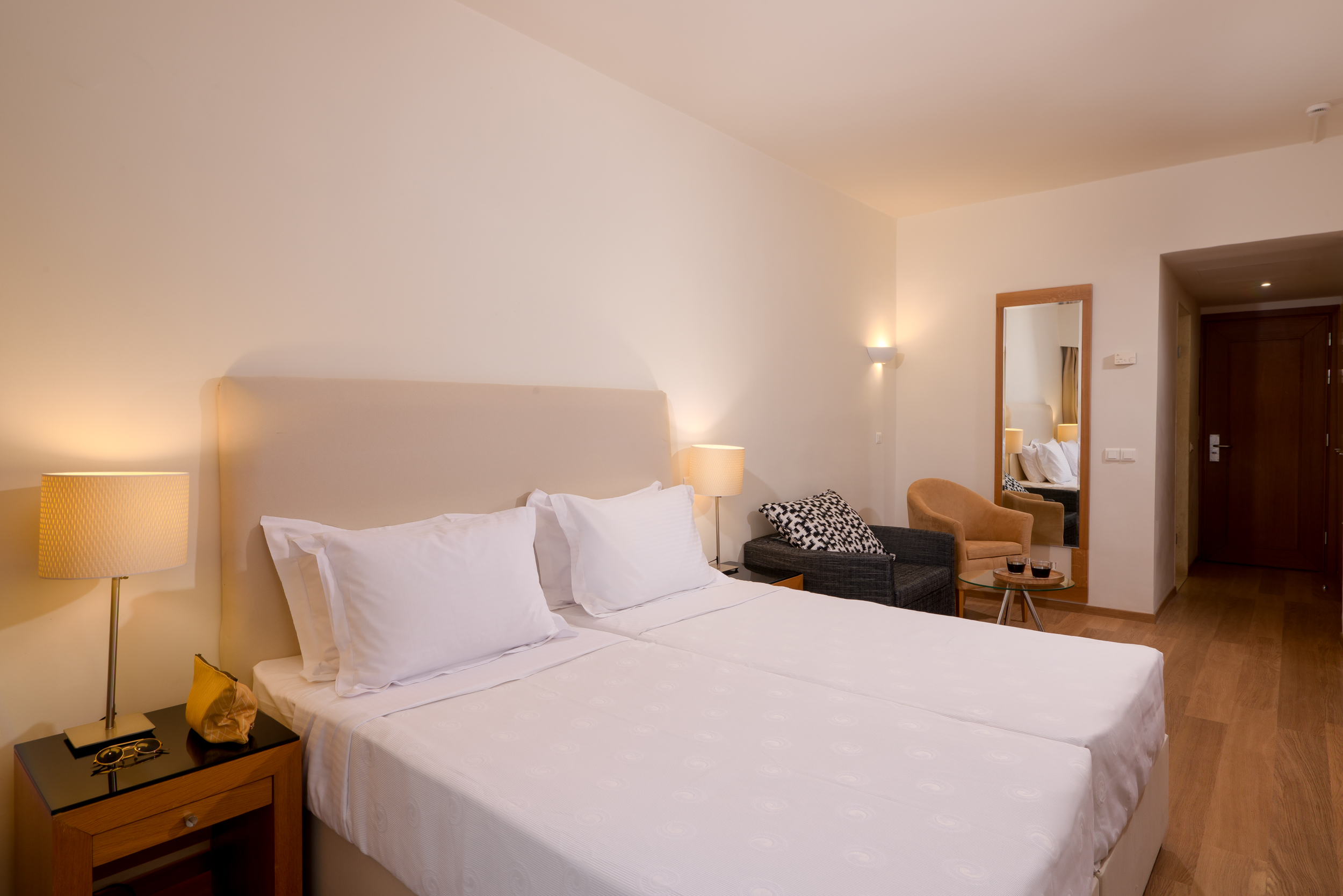 Deluxe, Double or Twin Bed, Lateral Side Sea View