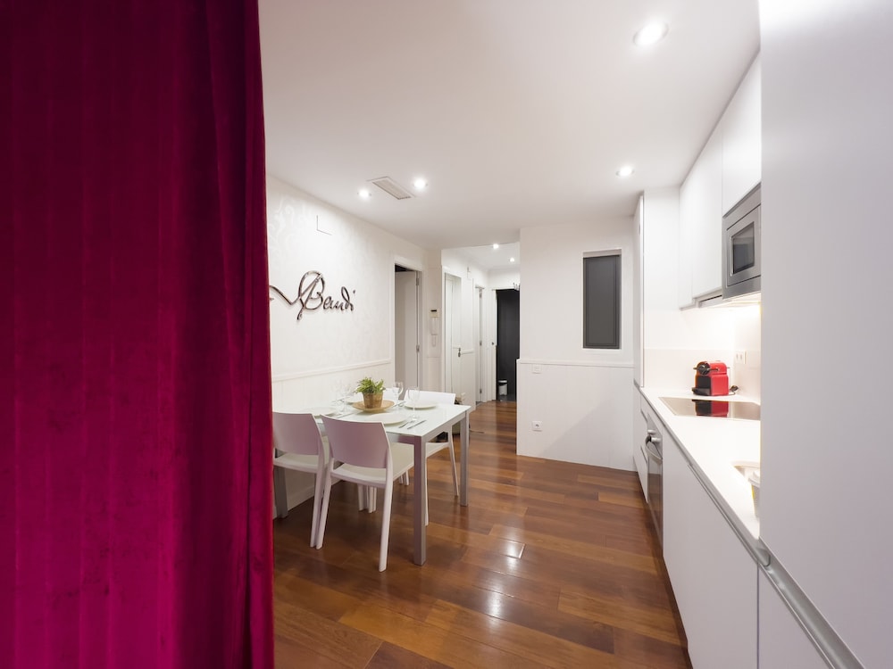 Enjoybcn Gaudi Apartments 27/50