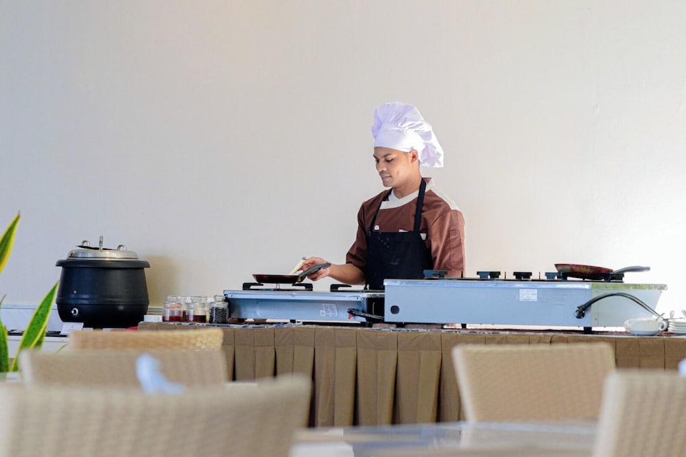 La Prima Hotel Flores 12/76