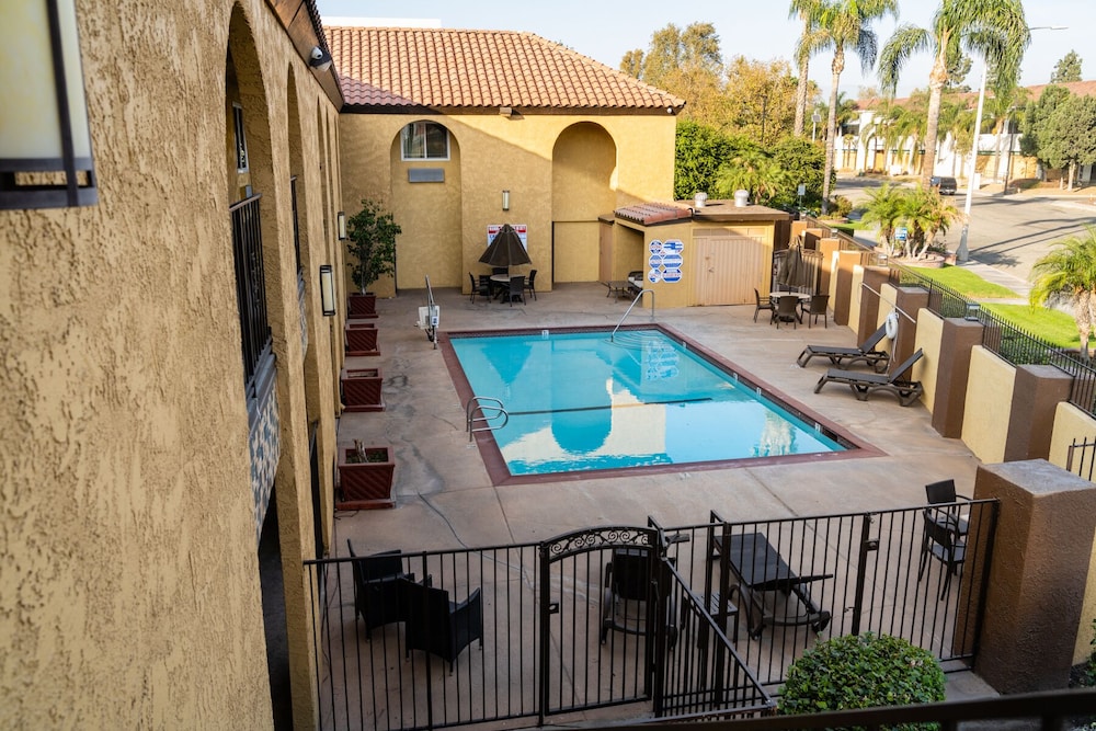 Rodeway Inn and Suites Colton Riverside 42/50
