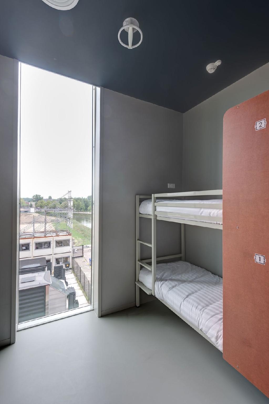 Private, Twin Beds