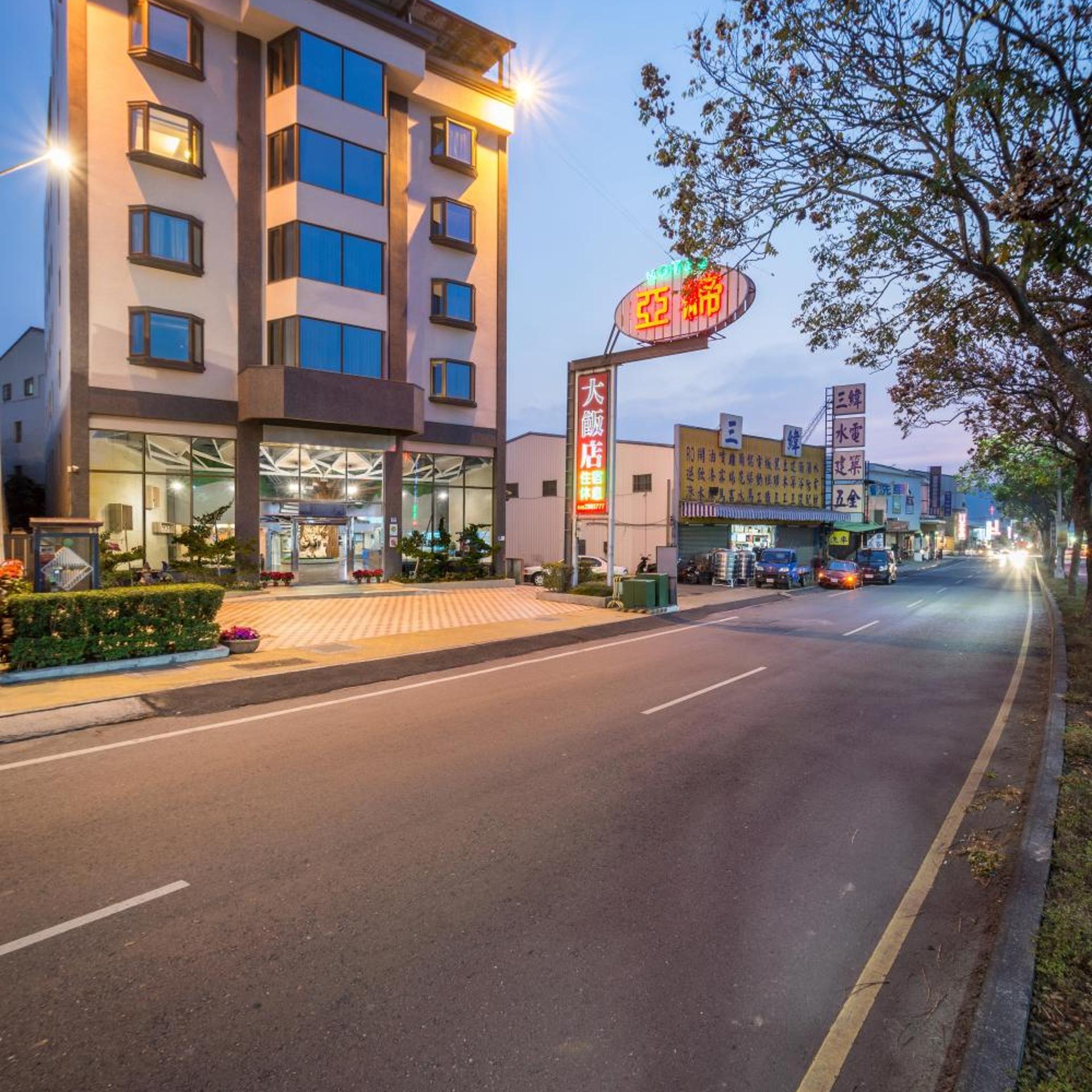 Yadi Hotel 49/53