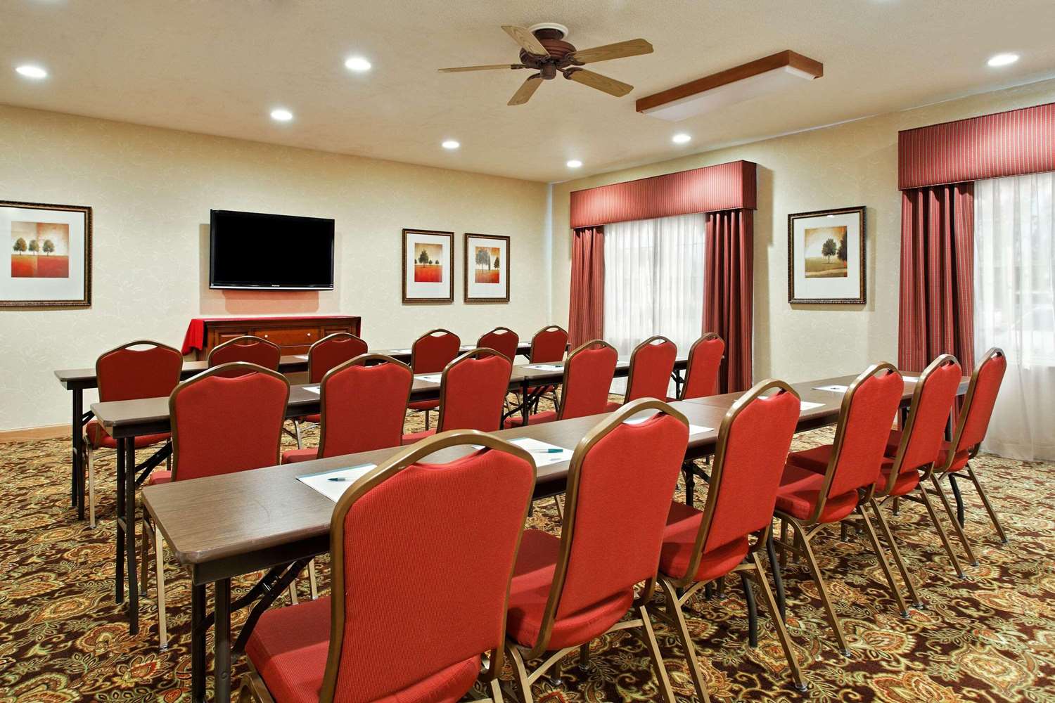 Country Inn & Suites by Radisson, Rock Falls, IL 14/18