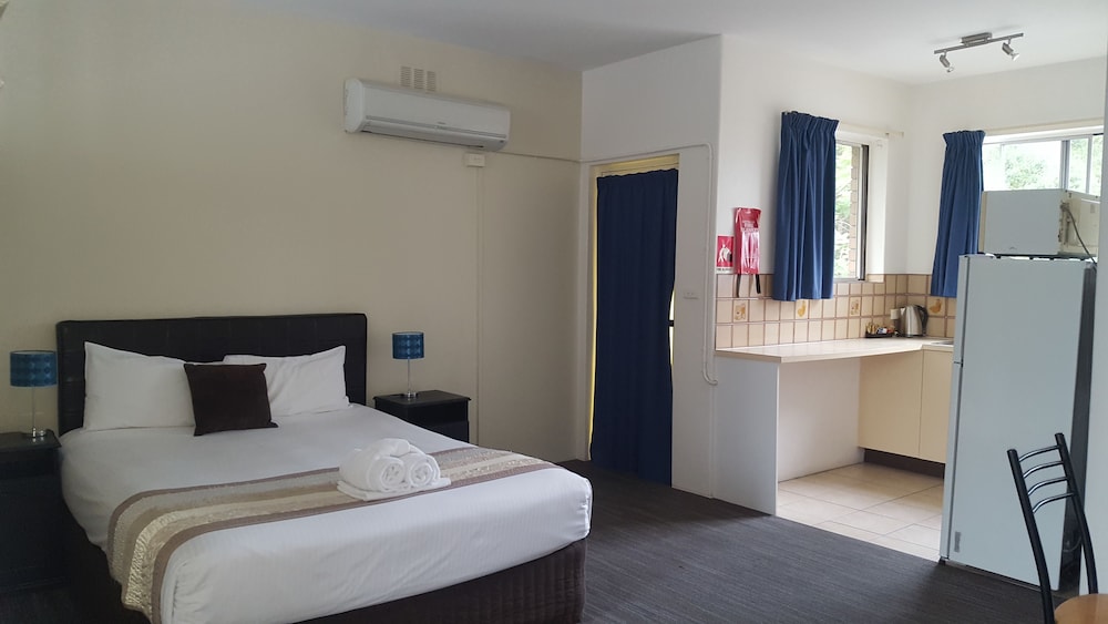 Sanctuary Resort Motor Inn 3/30