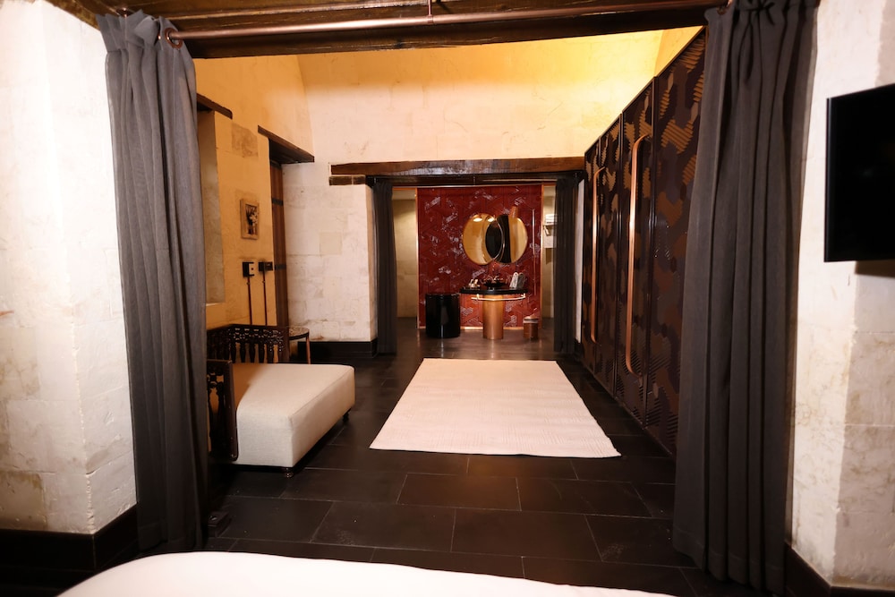 HSVHN Hotel Hisvahan 8/43