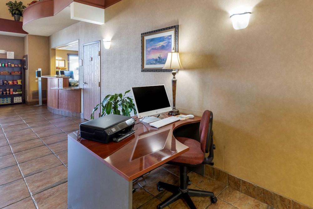Quality Inn & Suites Wellington - Fort Collins 27/32