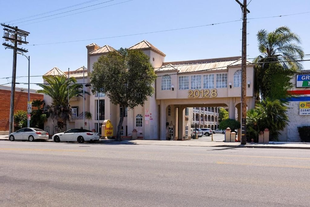 Paradise Lodge - Canoga Park 11/12