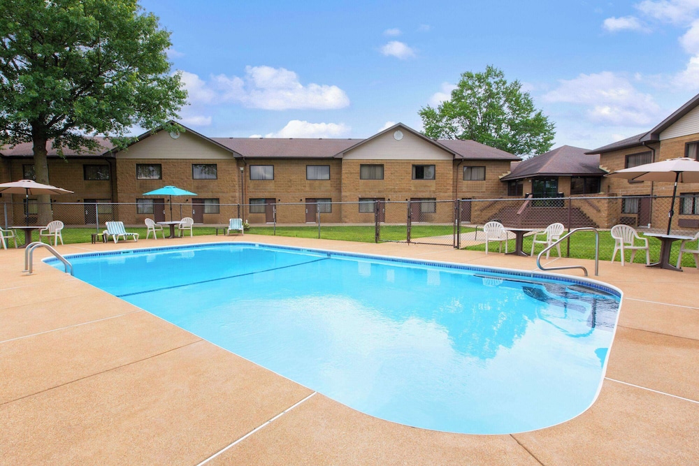 Baymont Inn and Suites by Wyndham Farmington, MO 58/62