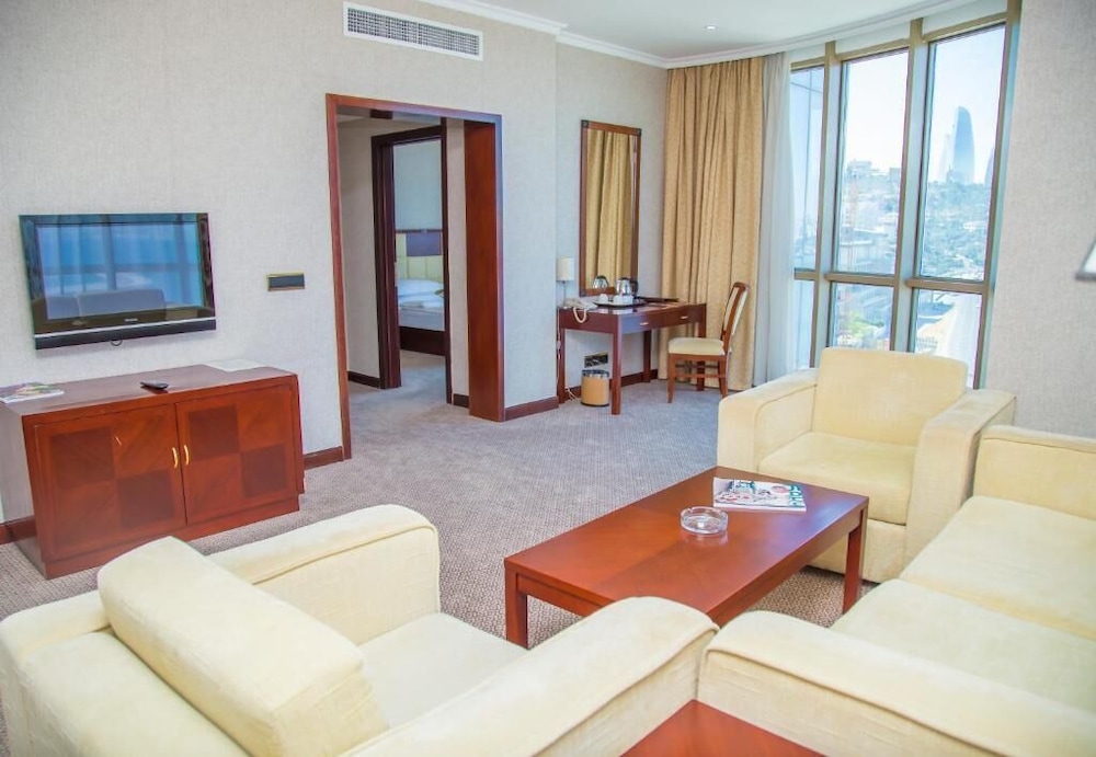Golden Coast Hotel 13/23