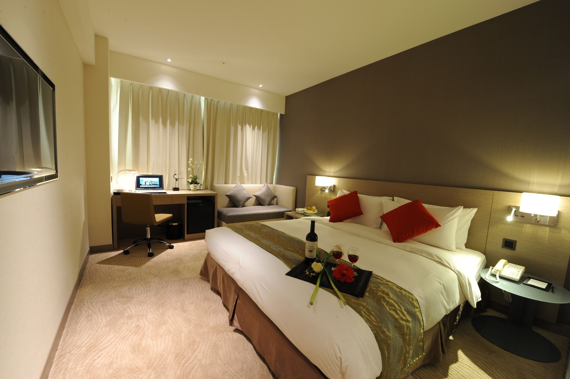 Standard, Double Bed, Kaohsiung International Plaza 2/3