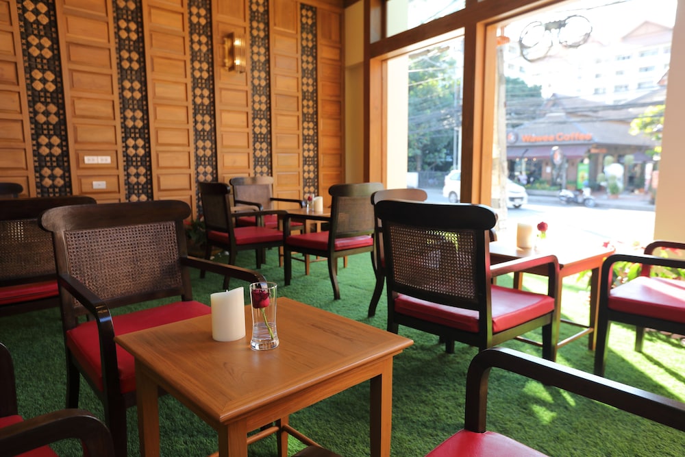Peak Nimman Prestige Hotel 36/68