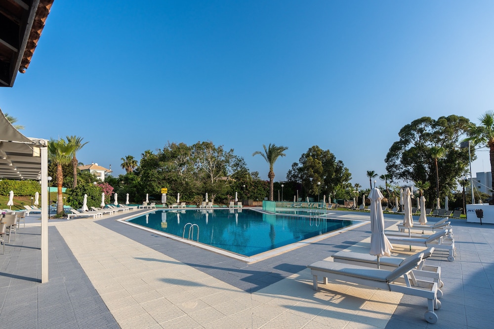 Adelais Bay Hotel 26/50