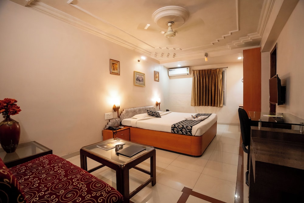 HOTEL GRAND ARJUN 19/50