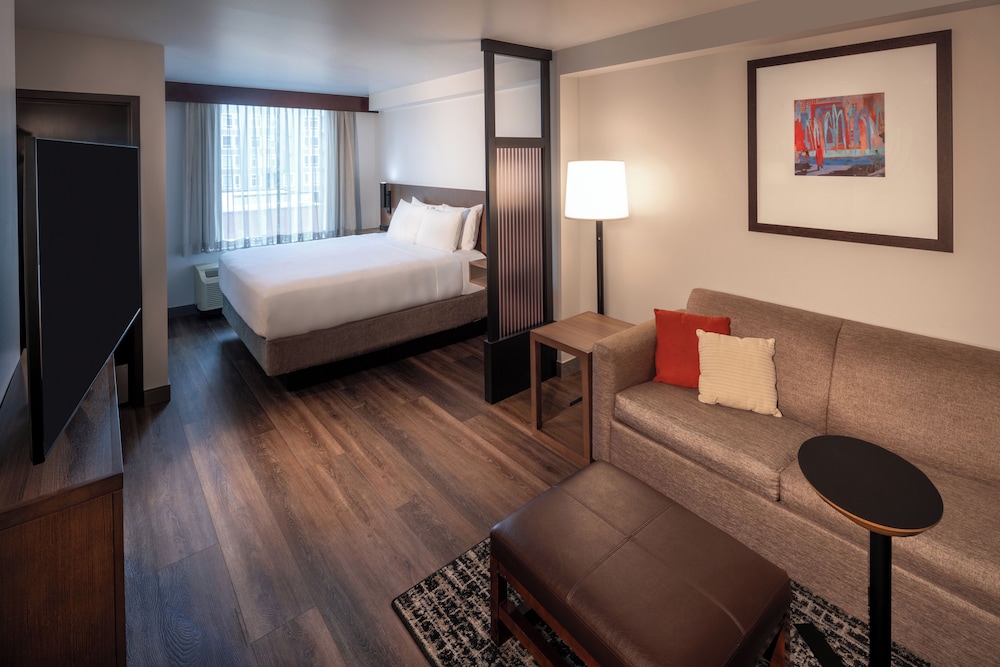 ROOM, KING BED, ACCESSIBLE