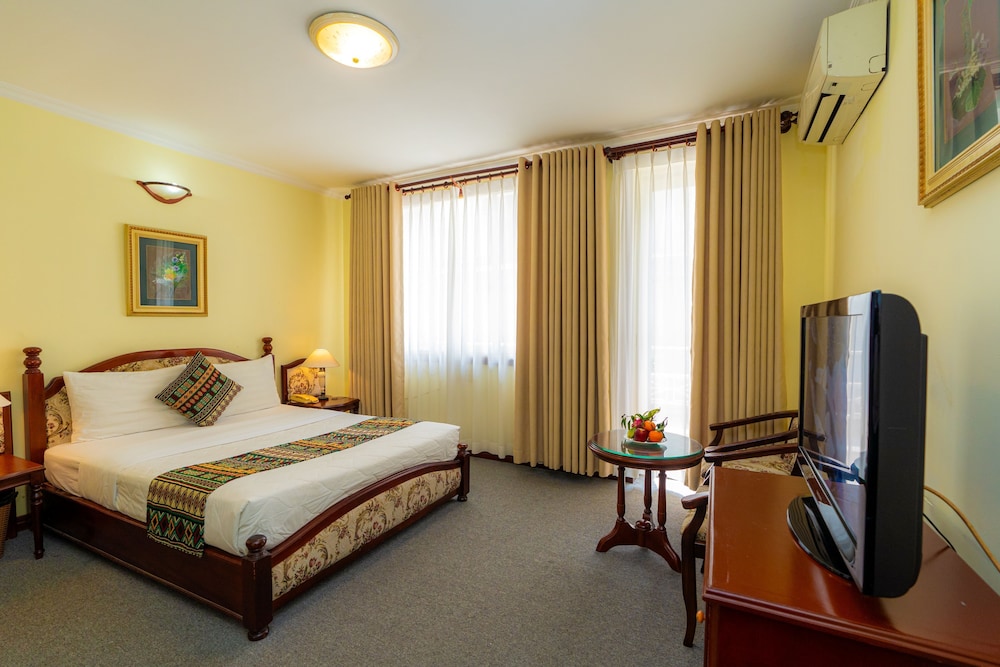 DELUXE, DOUBLE BED