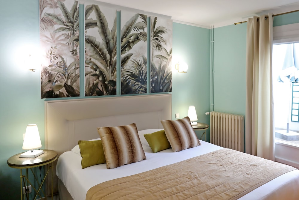 HOTEL LES PASTELIERS 32/65