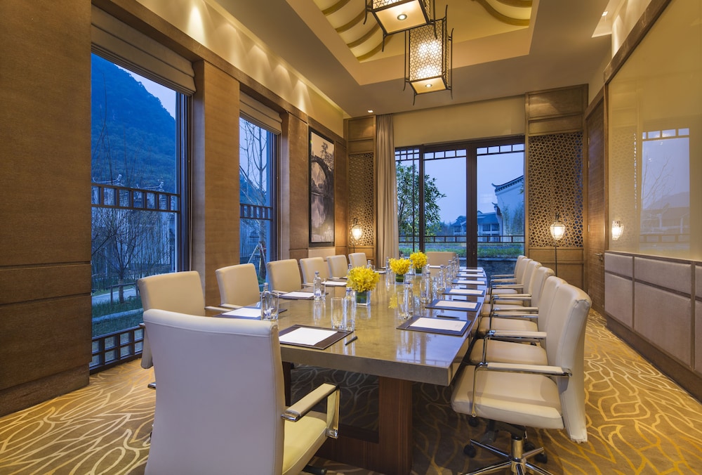 Banyan Tree Yangshuo 37/50