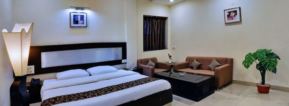 Regal Hotel 25/55