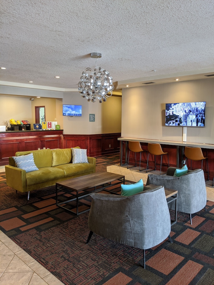 Foxwood Inn & Suites 41/51