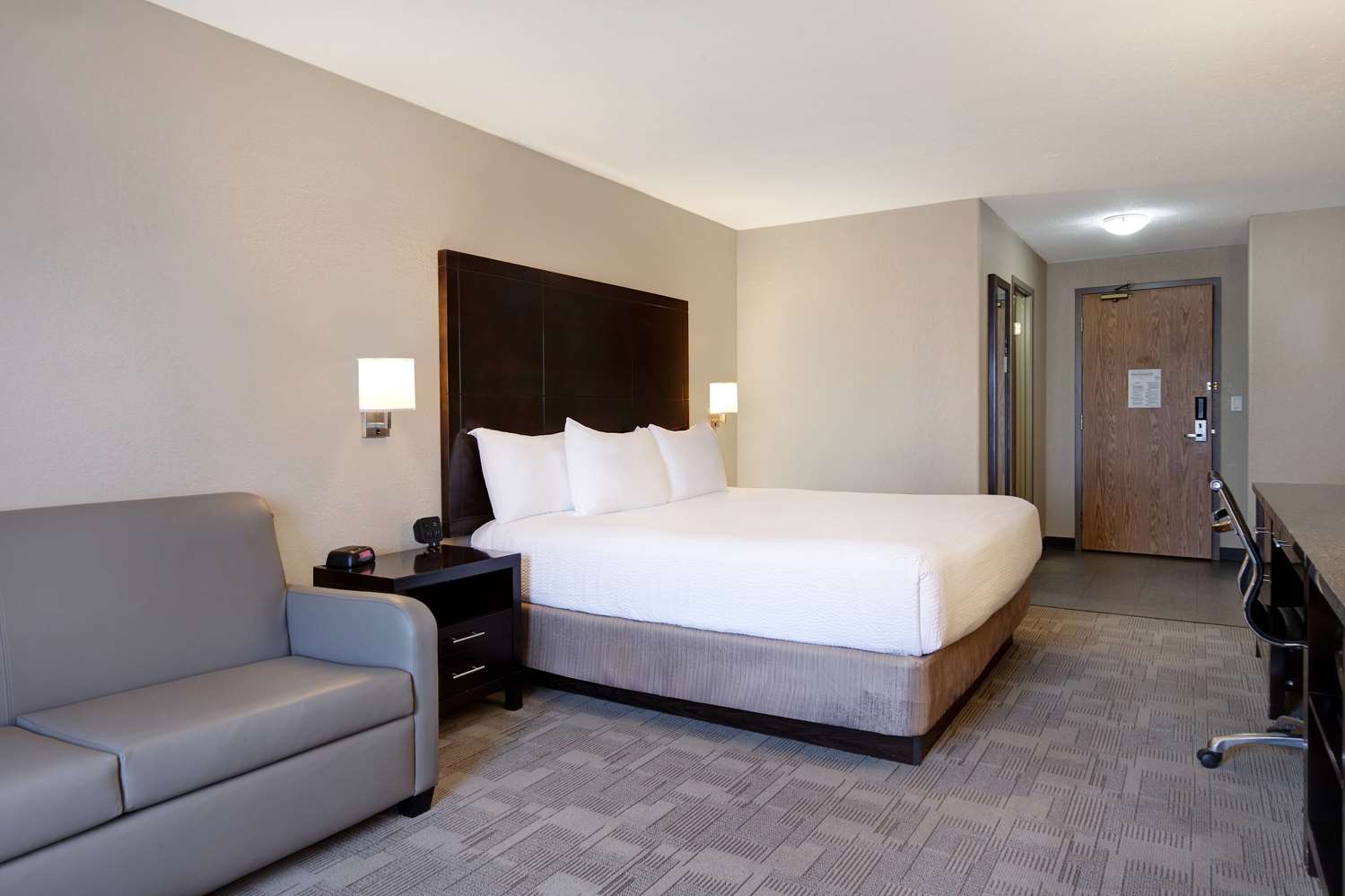 Days Inn By Wyndham Medicine Hat 12/38