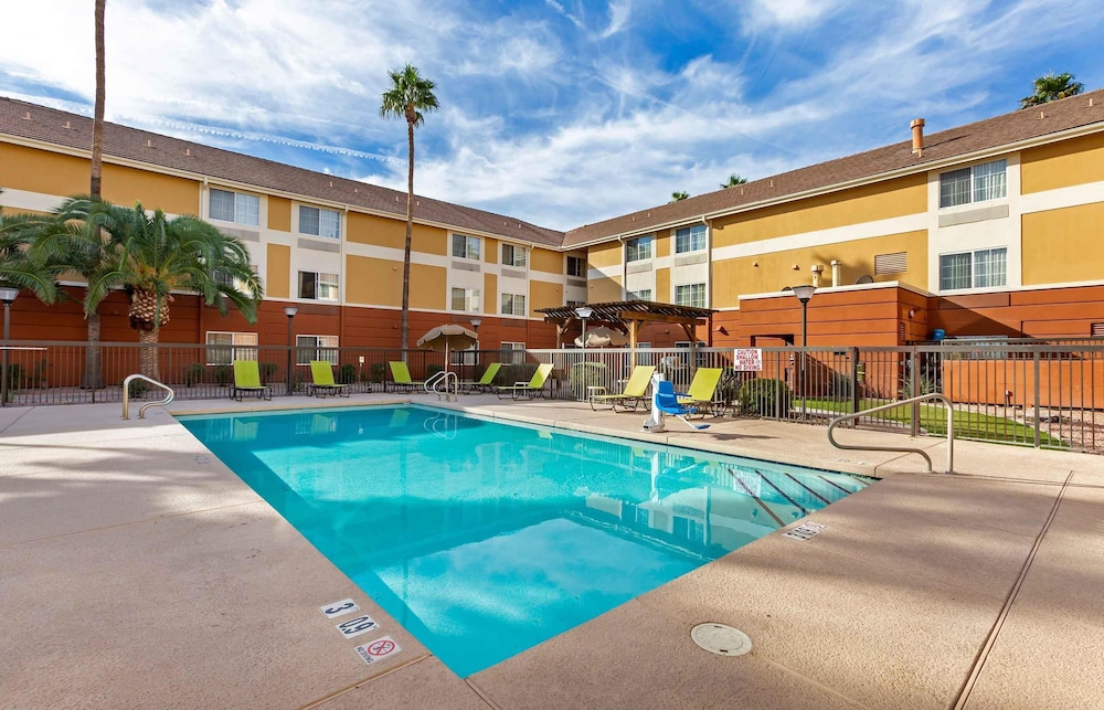 Extended Stay America Suites Phoenix Biltmore 51/54