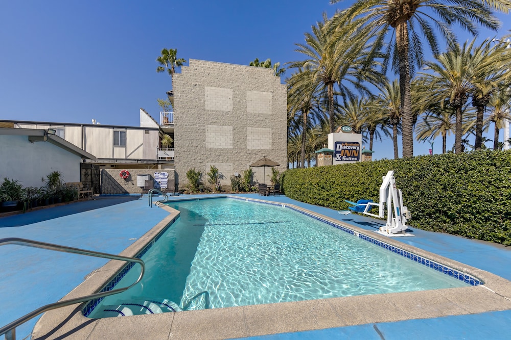 Anaheim Discovery Inn Suites 65/68