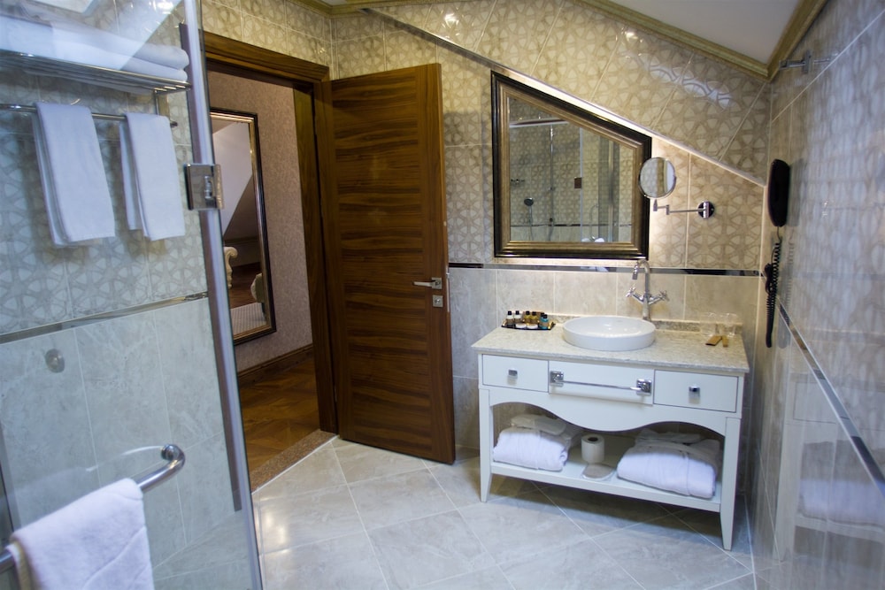 Babillon Hotel & Spa & Restaurant 48/50