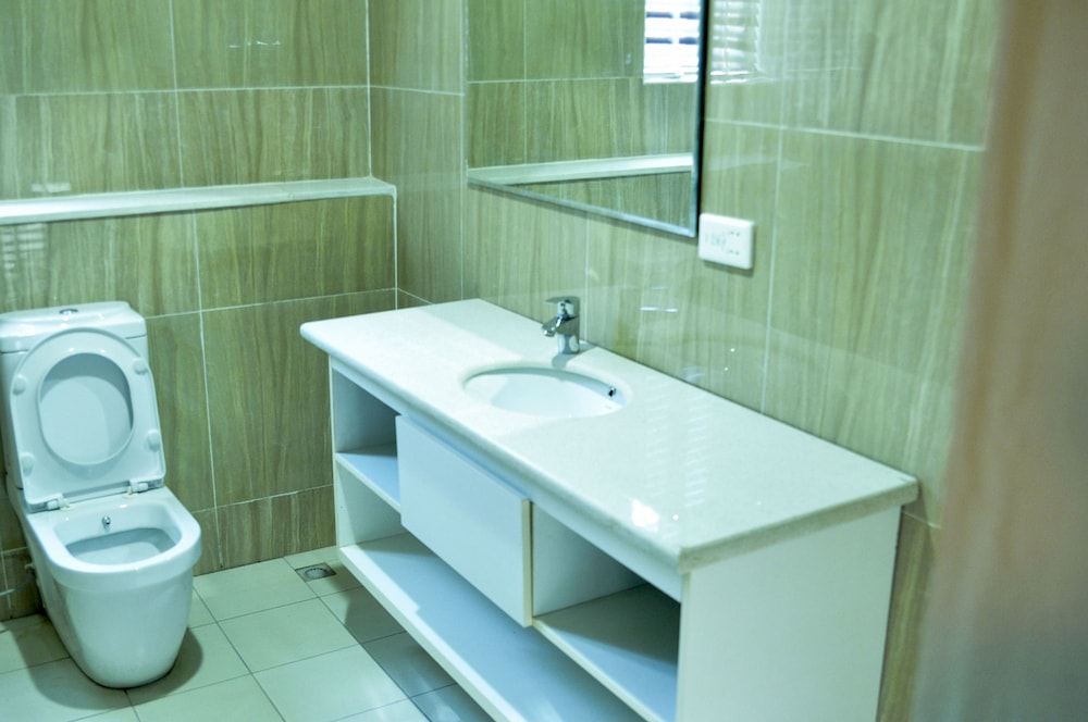 Caledonian Suites 39/63