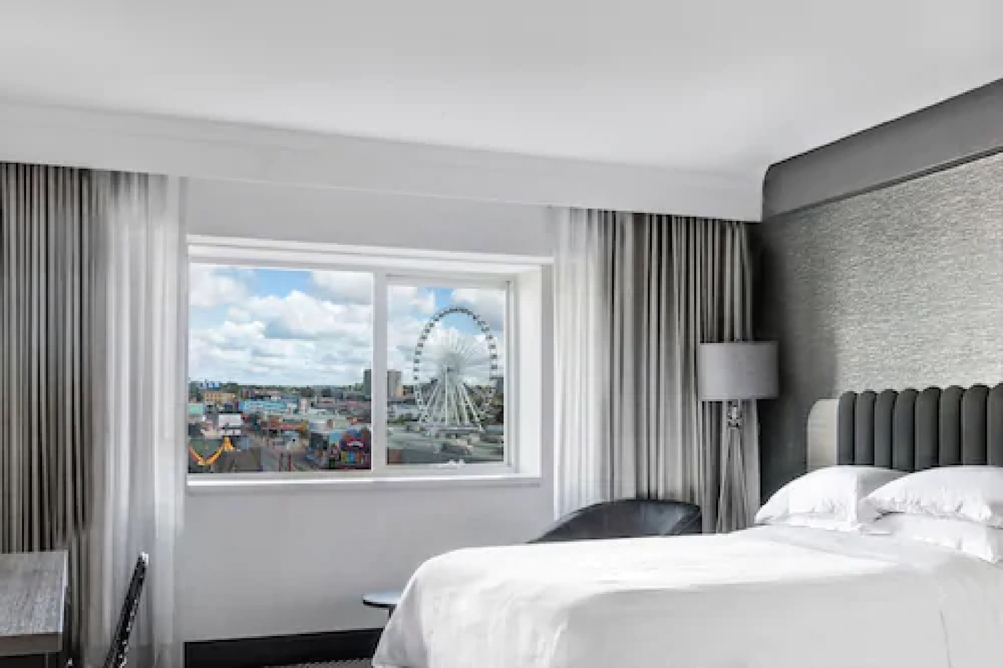 ROOM, QUEEN BED, CITY VIEW