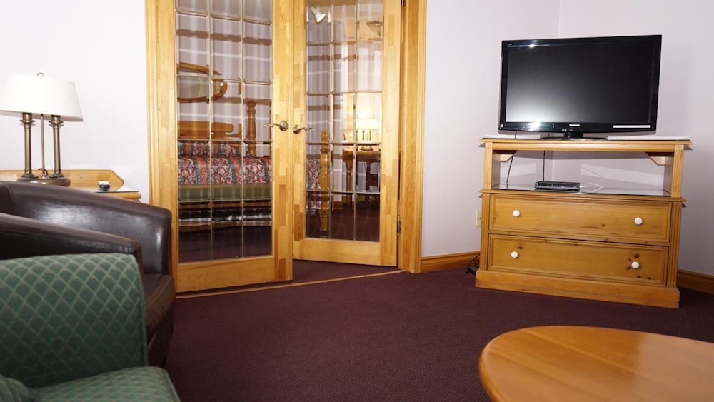 Mcintosh Country Inn & Conference Centre 51/69