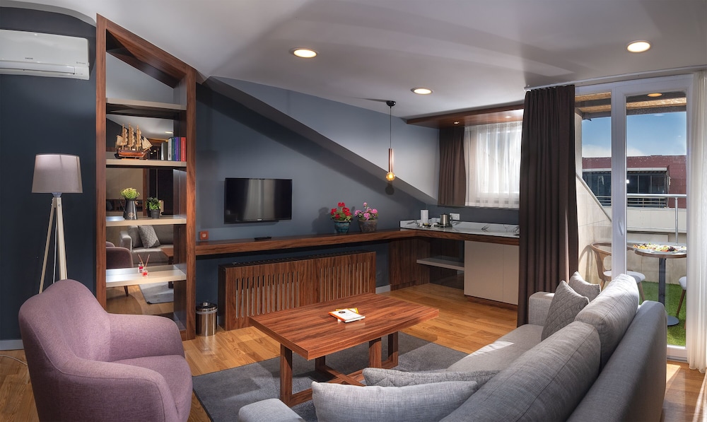 Vita Bella Suites 11/22