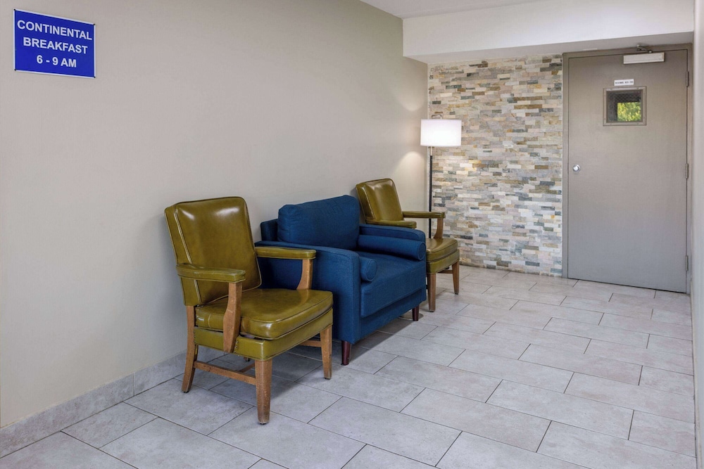 Days Inn by Wyndham Winchester North 34/57