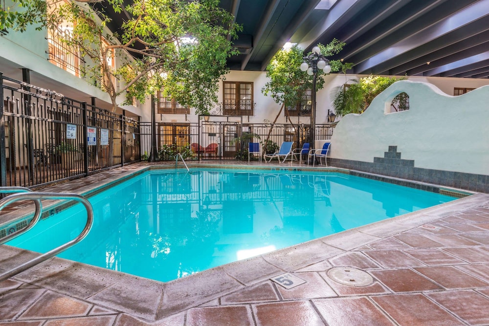 Ramada by Wyndham Las Cruces Hotel & Conference Center 3/37