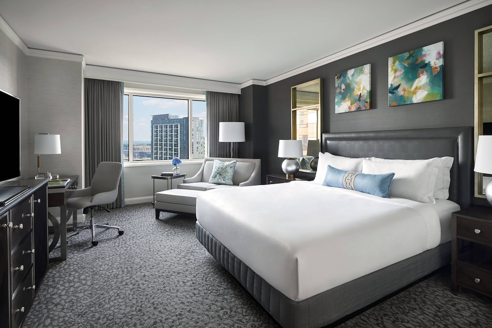 Deluxe, King Bed, Accessible