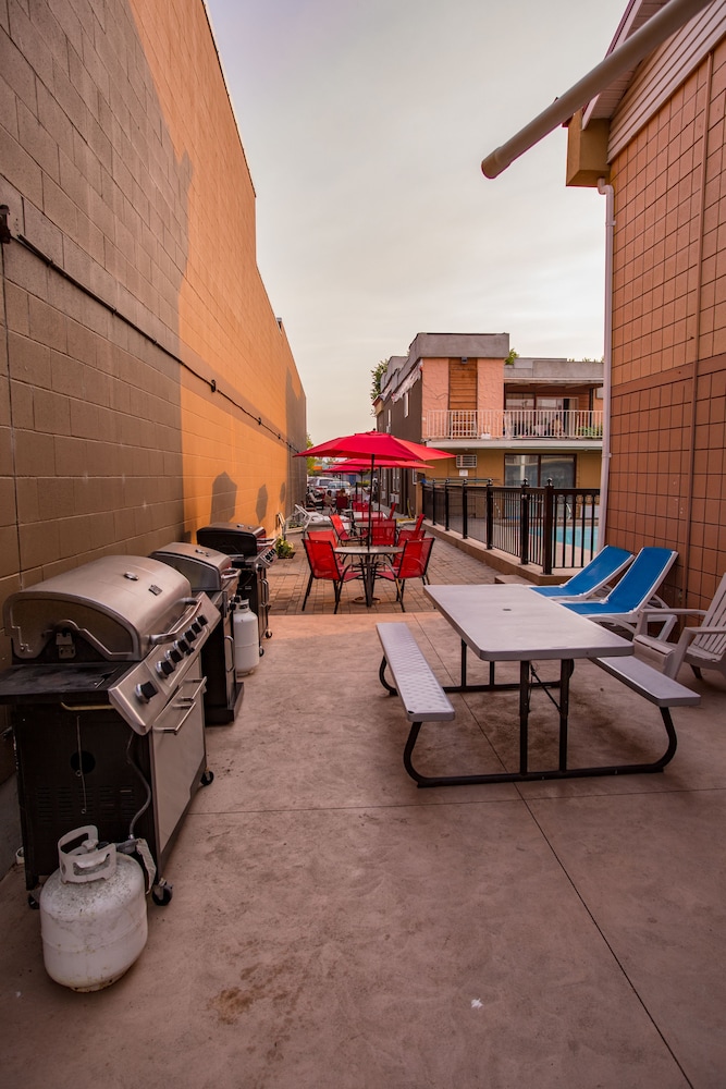 Sahara Courtyard Inn Penticton 68/77