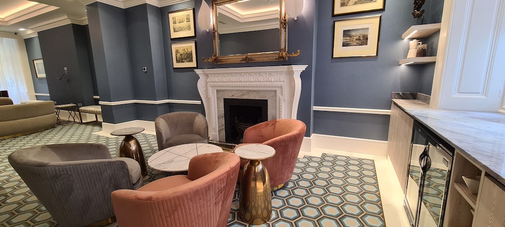 Commodore Hotel London 38/55